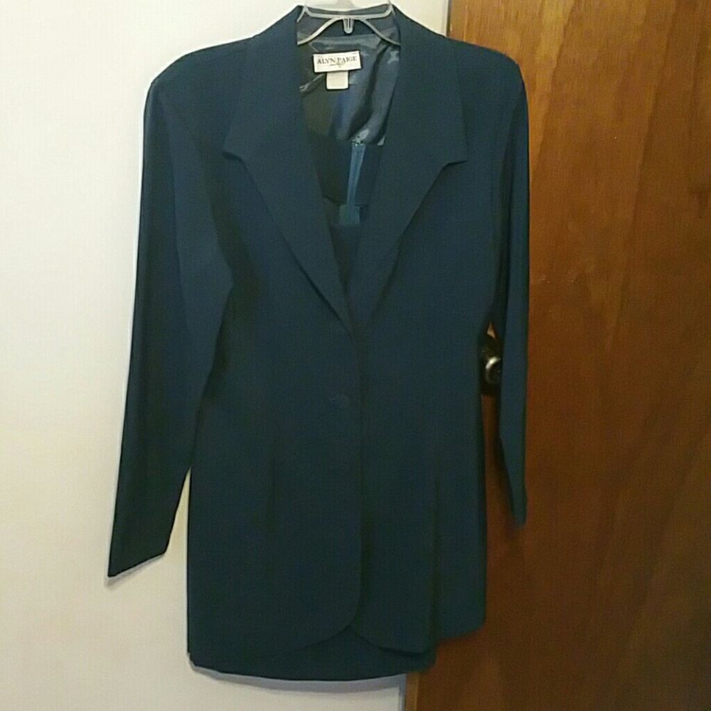 Dress suit